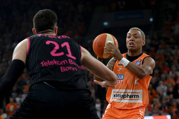 王钰栋在采 王钰栋在采